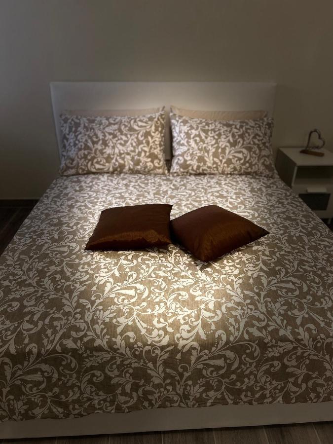 Marand House Rom